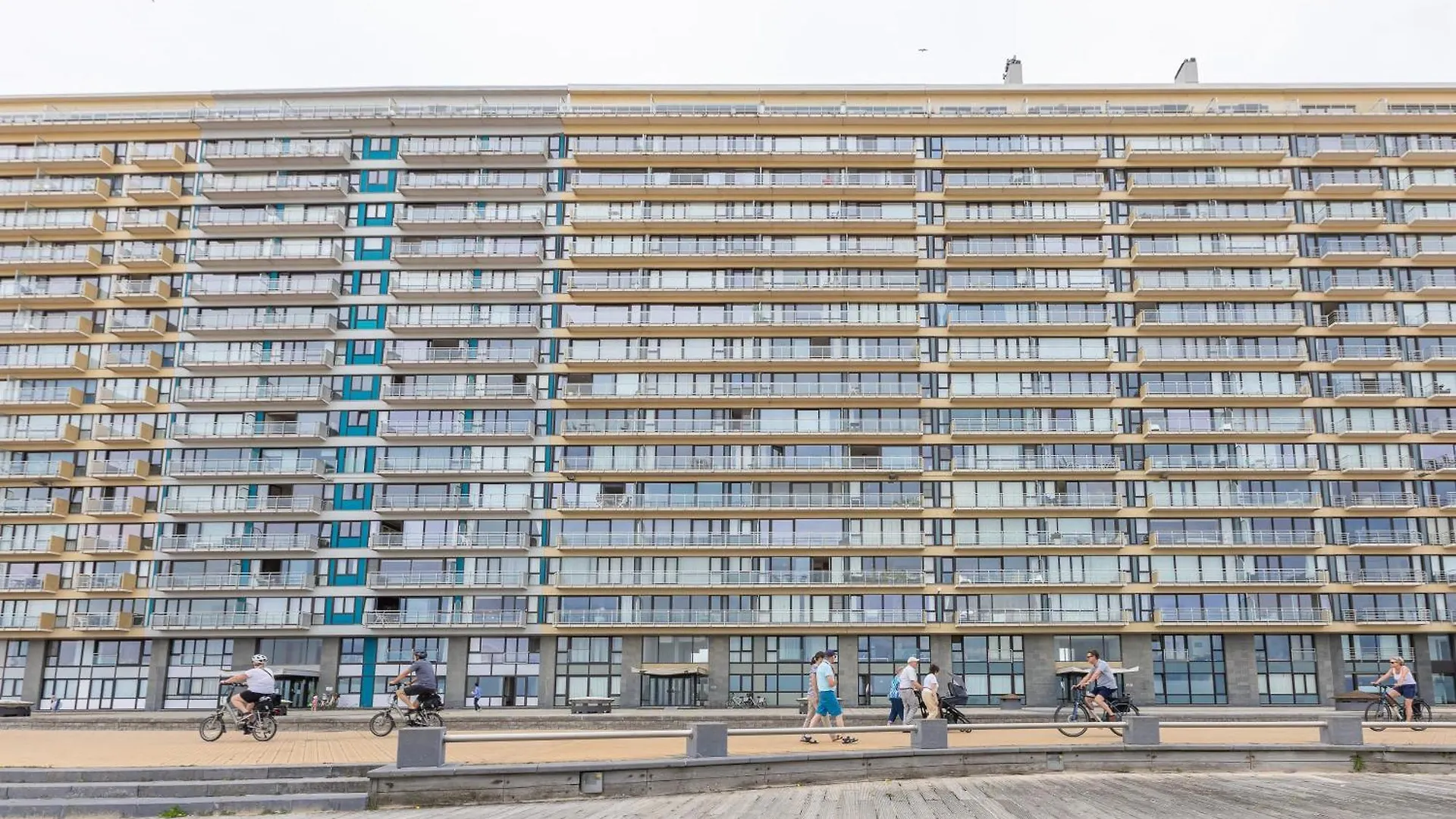 Apartment Royal Palace 3 00-04 Ostend