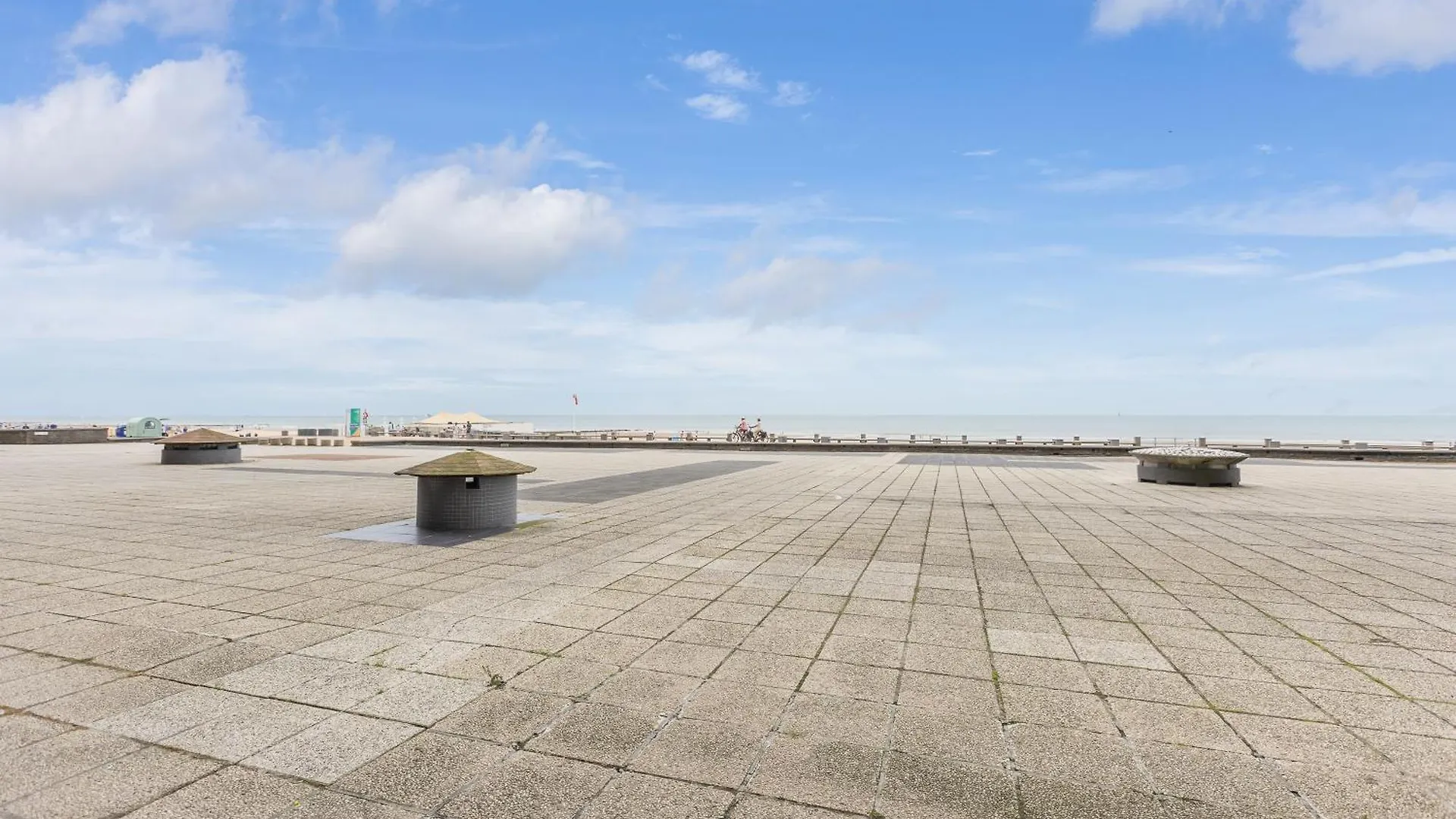 Royal Palace 3 00-04 Ostend